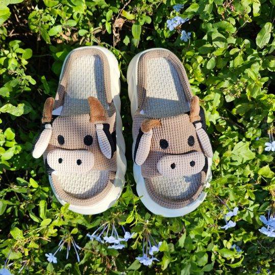 CowLover™ Plateau Cow Slippers Slides Coffee